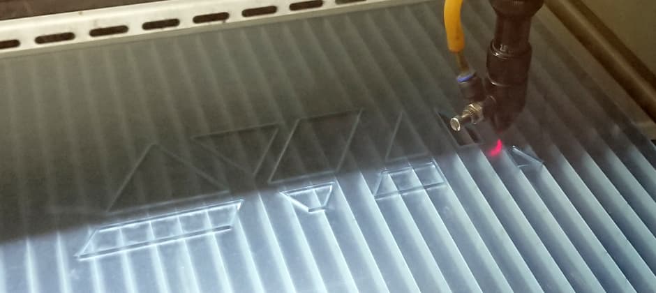 Acrylplatte per Laser schneiden lassen