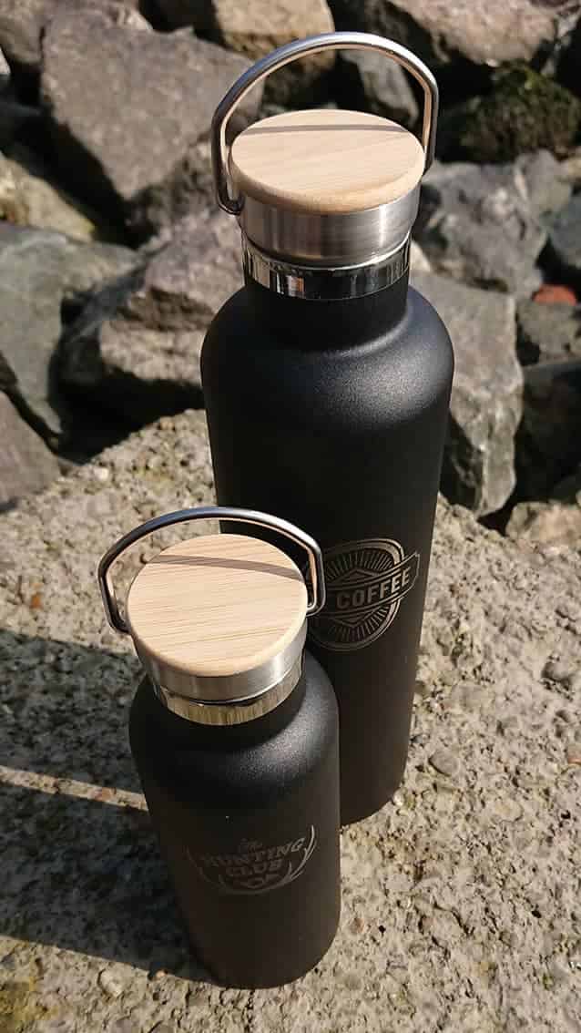 Weithals Edelstahltrinkflaschen mit schwarzer Pulverbeschichtung und Bambusdeckel