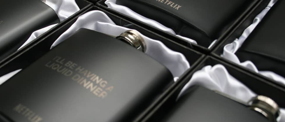 Flachmann mit Gravur in Geschenkbox für einen Streamingdienstleister