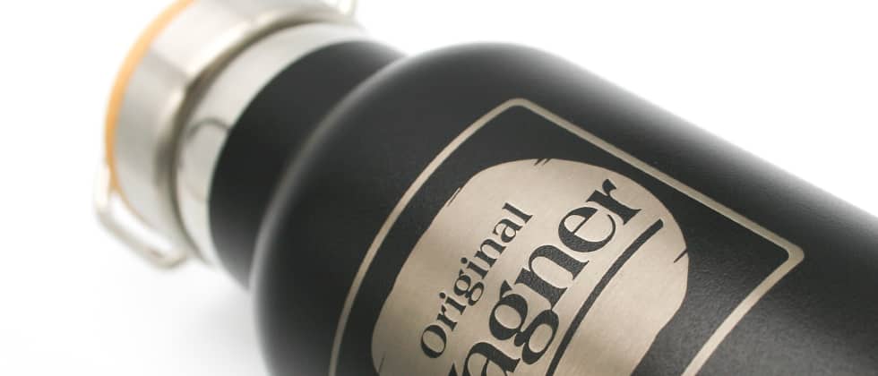 Logo Gravur auf Trinkflasche aus Edelstahl