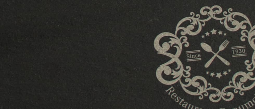 Servierplatte aus Schiefer mit Gravur