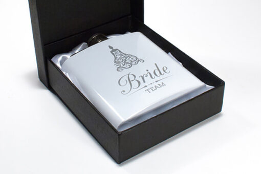 Flachmann mit individueller Gravur personalisieren inkl Geschenkbox - Beispielgravur: Bride Team