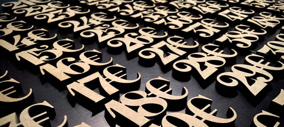 Zahlen und Buchstaben aus Holz laserschneiden